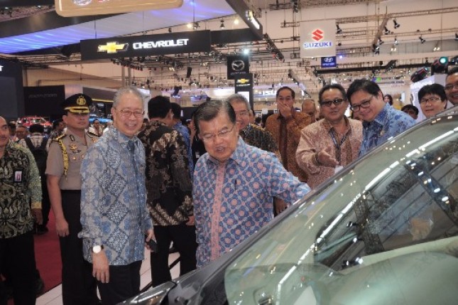 Wapres Jusuf Kalla kunjungi booth Suzuki di Pameran GAIKINDO 2017 (Foto dok. Industry.co.id) 