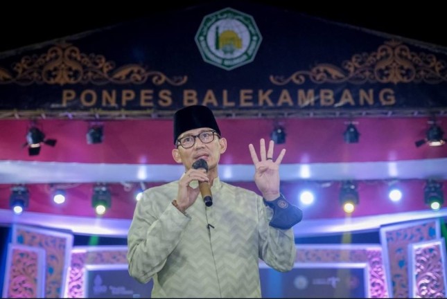 Menparekraf Sandiaga Salahuddin Uno dalam acara "Kuliah Umum dan Sharing Session: Peningkatan Kemampuan Enterpreneur Santri di Bidang Parekraf", di Ponpes Roudlatul Mubtadiin, Balekambang, Jepara, Jawa Tengah (Foto: Kemenparekraf)