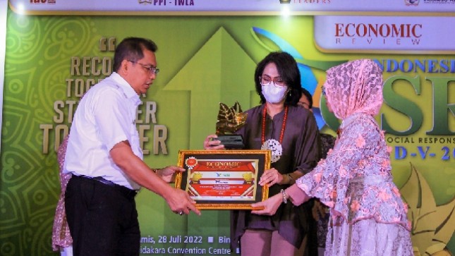 Penghargaan diterima langsung oleh Direktur SDM dan Hukum PT ASABRI (Persero) Sri Ainin Muktirizka