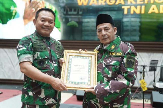 KASAD Jenderal TNI Dudung Abdurahman Tetapkan Habib Luthfi Sebagai Warga Kehormatan Angkatan Darat