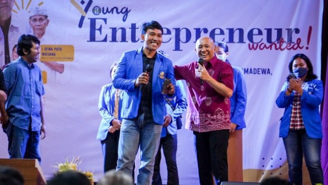 MenKopUKM Teten Masduki dalam acara Young Entrepreneur Wanted di Universitas Warmadewa, Denpasar, Bali