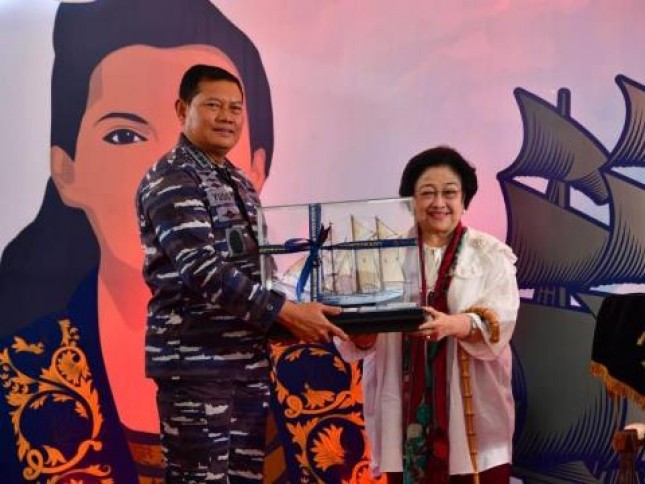 KASAL Laksamana TNI Yudo Margono bersama Megawari Soekarnoputri