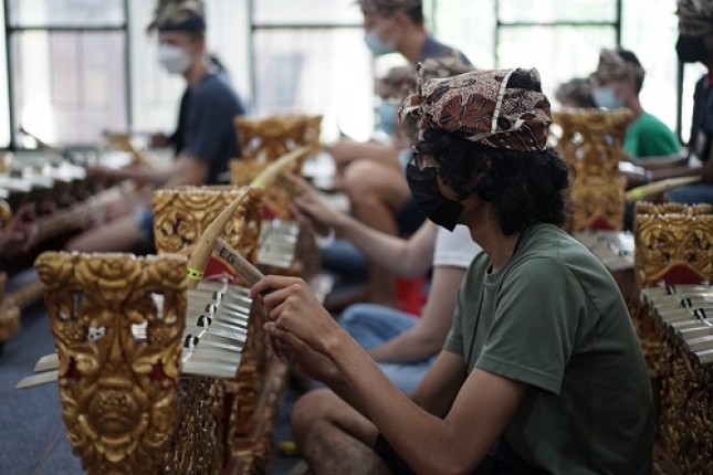 IOI 2022 Tumbuhkan Minat Peserta Mancanegara Terhadap Budaya Indonesia