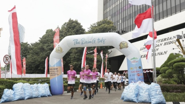 Kampanye “The Rising Tide” dan Triathlon Bali-Jakarta berbuah positif, produsen didorong perbesar kemasan plastik (upsizing) demi kurangi timbulan sampah.