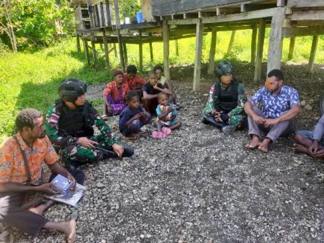 Satgas Pamtas Yonif Raider 142 KJ Temui Tokoh Adat di Pegunungan Tengah Yahukimo Papua