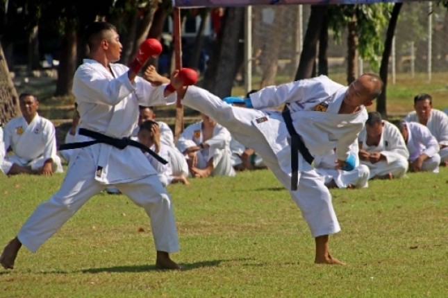 Prajurit Yonif 3 Marinir Laksanakan Ujian Kenaikan Tingkat Bela Diri Karate