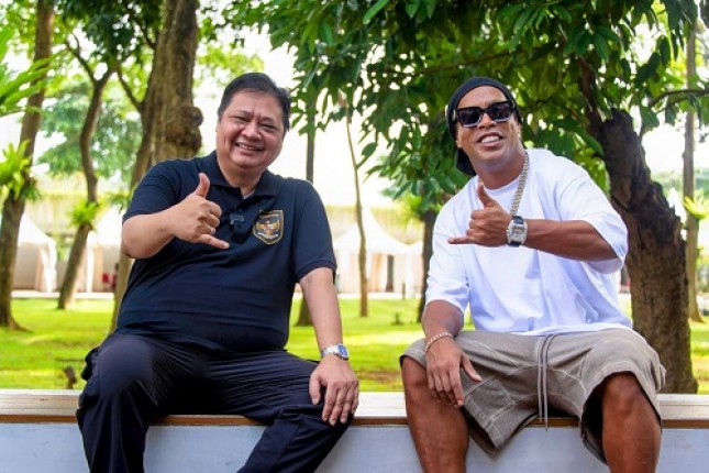  Menteri Koordinator Bidang Perekonomian Airlangga Hartarto menegaskan komitmen pemerintah Indonesia untuk pengembangan sektor olahraga, termasuk industri olahraga. Untuk itu, moment Indonesia sebagai Tuan Rumah Piala Dunia U-20 2023 bisa menjadi pembuktian komitmen tersebut. 