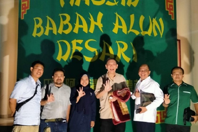 Jusuf Hamka menerima rombongan Tim Forjukafi di Masjid Babah Alun Desari, Cilandak Jakarta Selatan.