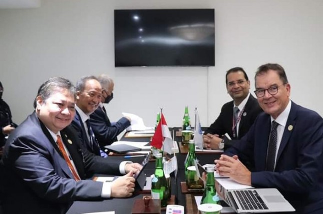 Menko Perekonomian RI Airlangga Hartarto saat melakukan pertemuan dengan Gerd Muller, Director General of United Nations on Industrial Development Organizations (UNIDO) di Nusa Dua Bali.
