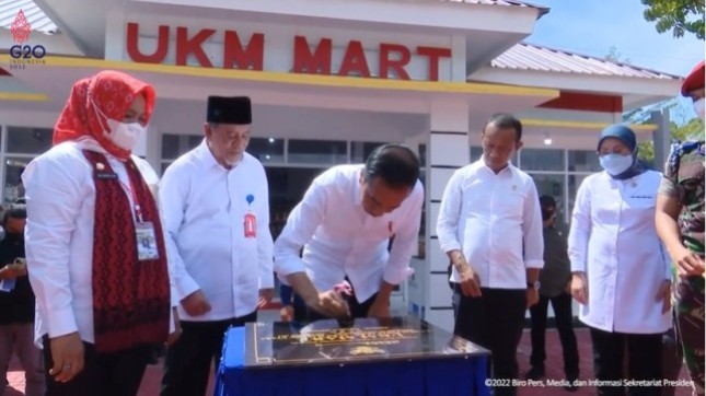 Presiden Jokowi saat meresmikan UKM Mart di Kota Tidore Kepulauan, Maluku Utara, Rabu (28/09/2022) siang. (Foto: Tangkapan Layar YouTube Sekretariat Presiden) 