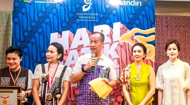 Menperin Agus Gelar Hari Batik Nasional Bersama Yayasan Batik Indonesia