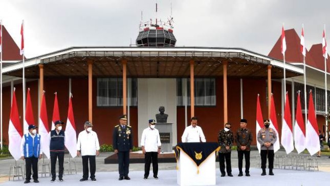 Presiden Jokowi pada peresmian revitalisasi fasilitas Pangkalan TNI AU/Bandar Udara Halim Perdanakusuma, Jakarta, pada Rabu (05/10/2022). (Foto: BPMI Setpres/Rusman) 
