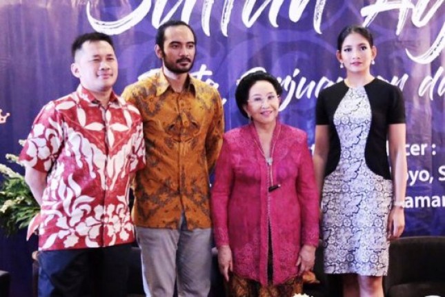 Hanung Bramantyo, Ario Bayu, Mooryati Soedibyo dan Anindya Putri bersiap untuk film "Sultan Agung"