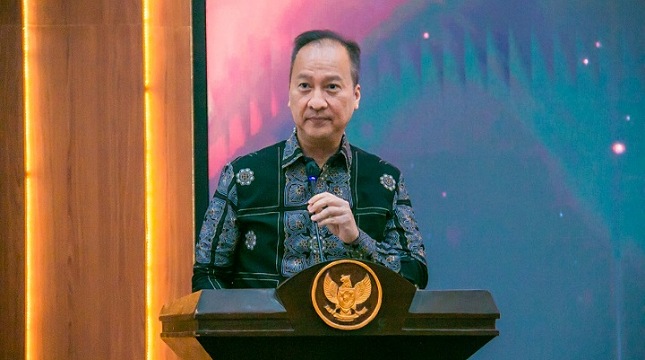 Menteri Perindustrian Agus Gumiwang Kartasasmita