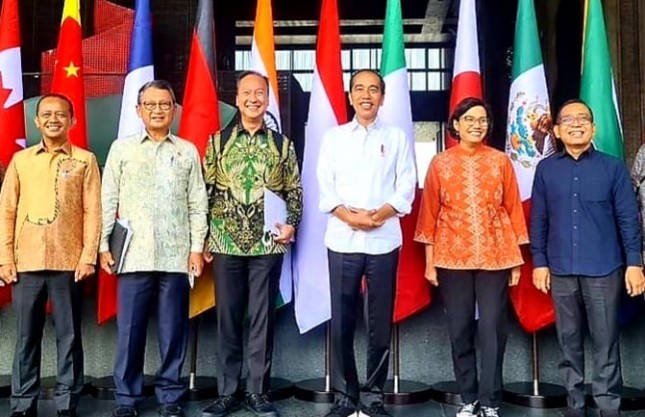 Menteri Perindustrian Agus Gumiwang Kartasasmita pada Rapat Kabinet bersama Presiden Jokowi