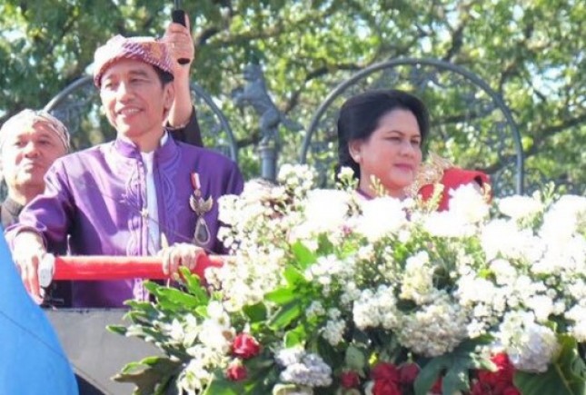 Presiden Jokowi dan Ibu Iriana di Festival Kemerdekaan Bandung (26/8/2017) (Foto Setkab)