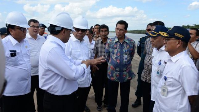 Menhub Budi Karya Sumadi tinjau proyek Pelabuhan Tanjung Api-Api Sumsel (Foto Humas)