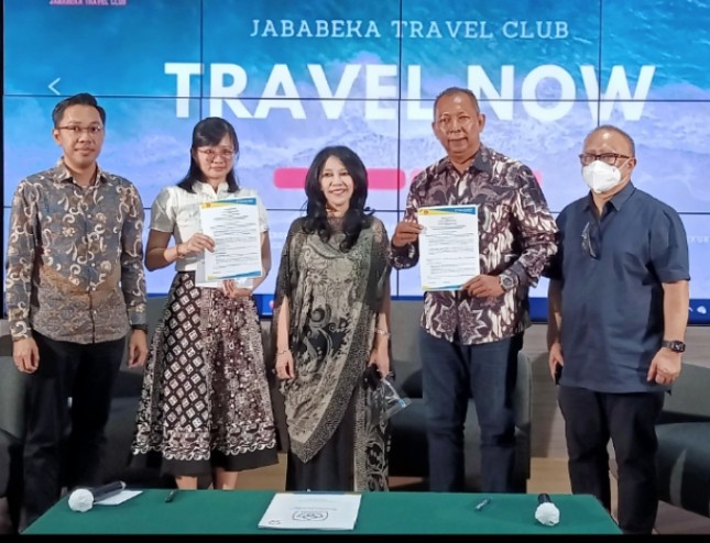 Penandatanganan nota kesepahaman (MoU) antar PT. Traveli Caraka Nuswantara dan Jababeka Travel Club'