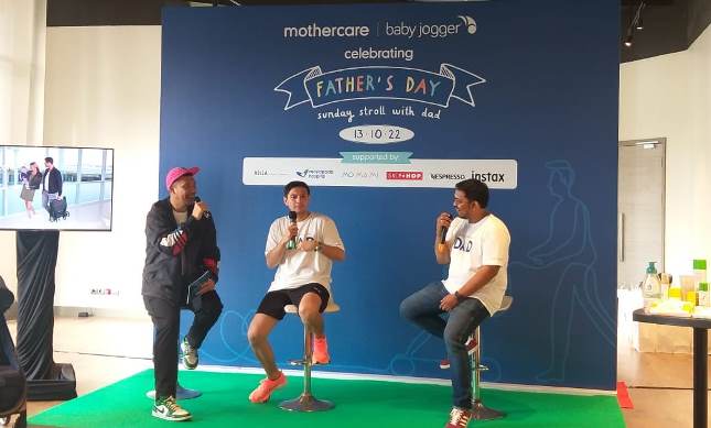 Rifky Balweel bersama Mothercare peringati hari ayah dengan berjalan bersama anak dan stroller di car free day.