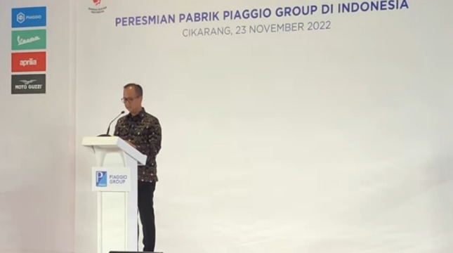 Menperin Agus Gumiwang Kartasasmita saat meresmikan pabrik PT Piaggio Indonesia di Cikarang, Jawa Barat