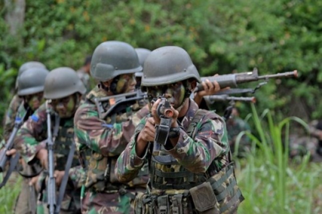 Prajurit Brigif 2 Marinir Laksanakan Patroli Tempur di Wilayah Malang Selatan