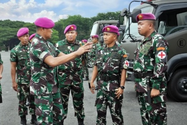 Komandan Pasmar 2 Melepas Satgas Siaga Bencana Alam Cianjur di Karangpilang