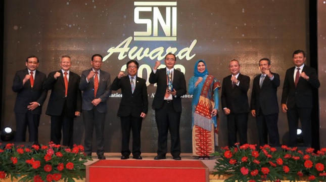 Para Peraih SNI Award Peringkat Platinum