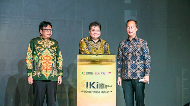 Menko Perekonomian Airlangga Hartarto bersama Menperin Agus Gumiwang Kartasasmita dan Kepala BPS Margo Yuwono saat peluncuran Indeks Kepercayaan Industri (IKI)