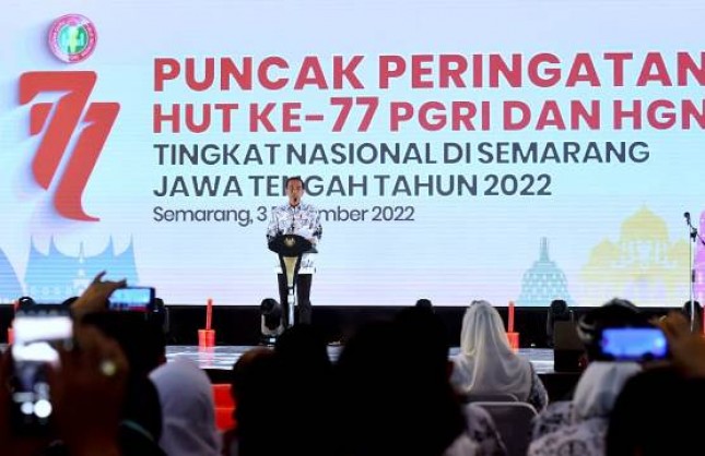 Presiden Jokowi dan para guru di Semarang