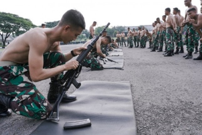 Prajurit Yonbekpal 2 Marinir Adu Tangkas Bongkar Pasang Senjata Organik