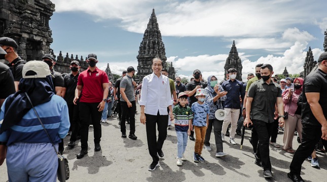 Presiden Jokowi di Candi Prambanan 
