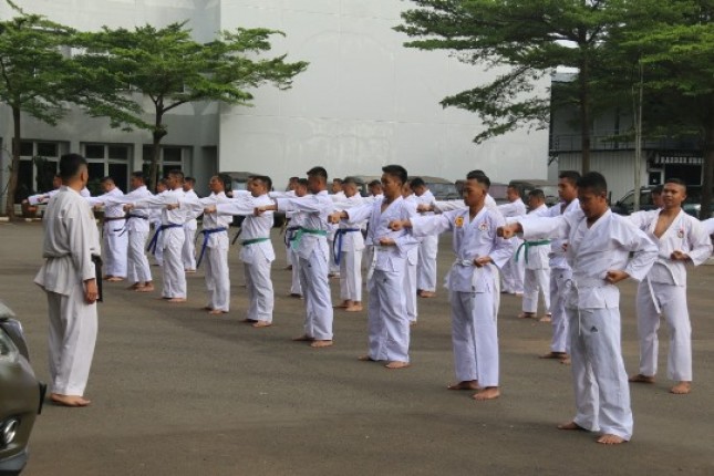 Prajurit Petarung Mako Kormar Laksanakan Latihan Karate