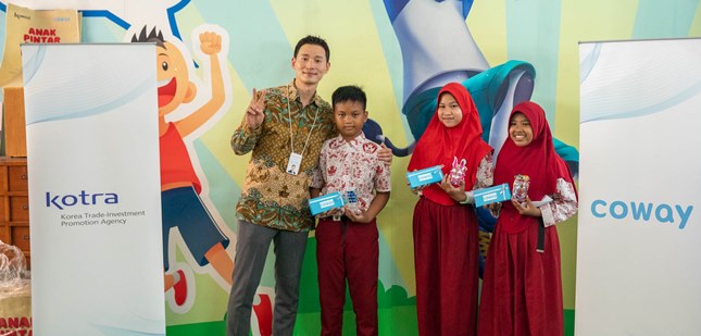 Coway Indonesia dan KOTRA edukasi 2000 siswa SD untuk bijak menggunakan plastik.