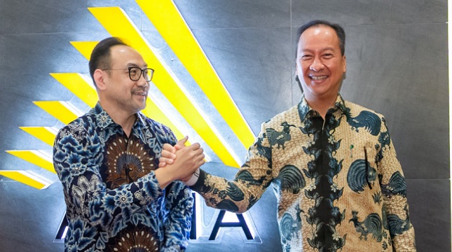 Menperin Agus Gumiwang Kartasasmita bersama Ketua Umum Asaki Edy Suyanto
