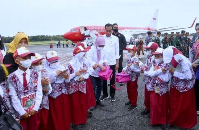 Presiden Jokowi Beertemu Siswa SD di Balikpapan