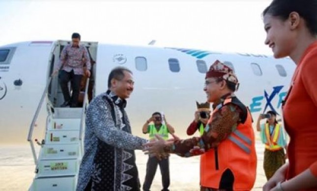 Menpar Arief Yahya pada penerbangan perdana Garuda Indonesia Jakarta-Banyuwangi