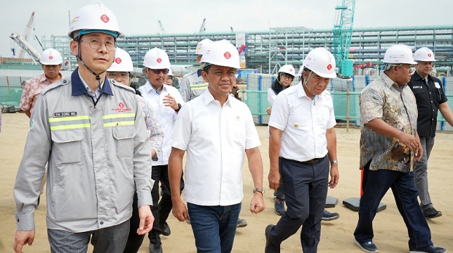 Menteri Investasi Bahlil Lahadalia memantau langsung perkembangan proyek PT Lotte Chemical Indonesia (LCI) yang berlokasi di Cilegon