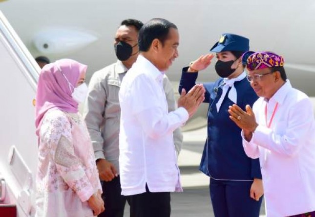 Presiden Jokowi Dan Ibu Iriana Kunjungan Kerja Ke…