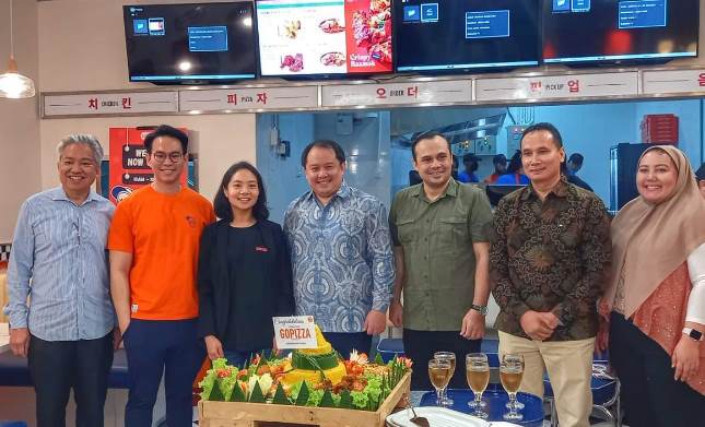Gandaria City menjadi outlet pertama GoPizza di Indonesia.