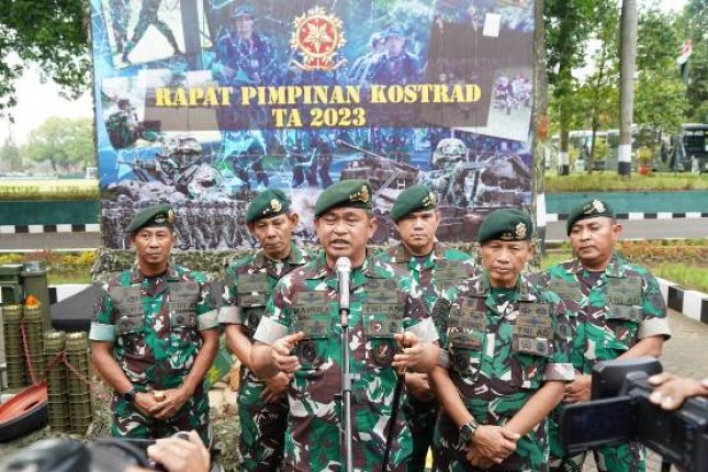 Panglima Kostrad (Pangkostrad) Letnan Jenderal TNI Maruli Simanjuntak