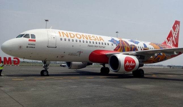 Pesawat AirAsia Tampilkan Logo Wonderful Indonesia (Foto Dije)