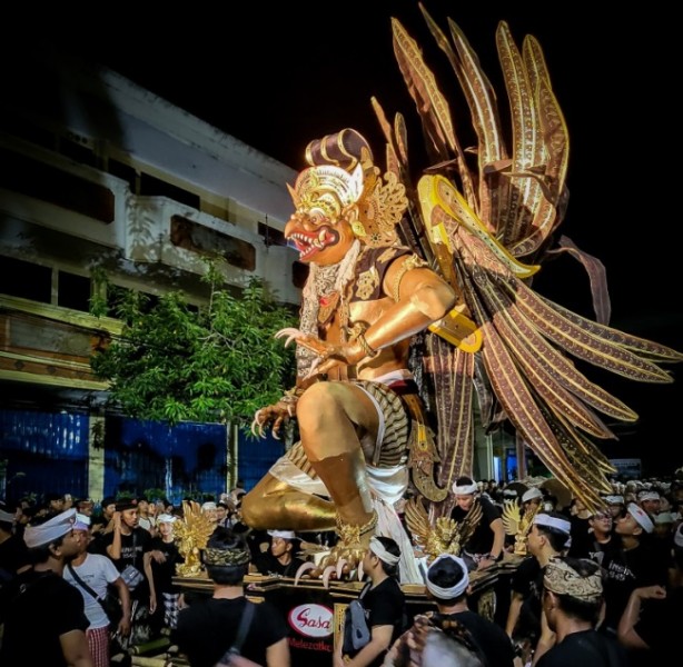 Kreasi ogoh-ogoh "GARUDA SUWARNAKAYA" karya seniman Bali, Kedux Garage didukung Sasa.