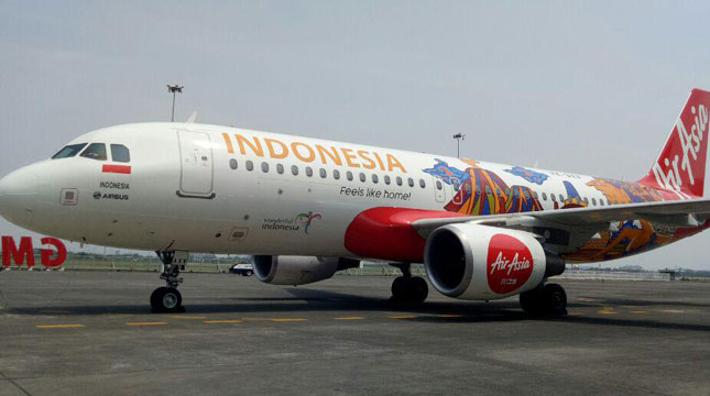 Pesawat Airbus A320-200, AirAsia Indonesia yang Berlogo Wondeful Indonesia dan Bercorak Destinasi Wisata Indonesia (Foto:Chodijah Febriyani/Industry.co.id)