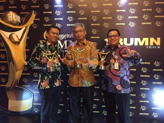 Perum JAMKRINDO Borong Tiga Piala BUMN Terbaik (Foto Anto)