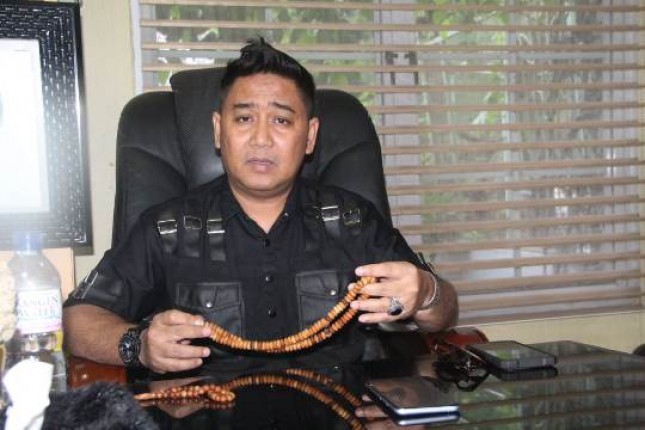 Panglima Langit Dapat 'Oleh-Oleh' Tasbih 'Pemberian Allah' di Masjid Nabawi