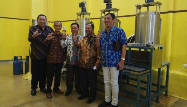 PT Tama Cokelat Indonesia melakukan penandatangan kerja sama atau Memorandum of Understanding (MoU) dengan Balai Besar Industri Agro Kementerian Perindustrian dalam rangka uji coba komersial mesin pengolahan cokelat.