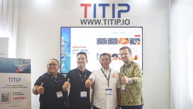 Fernando Budiargo Founding Team TITIP berkacamata, Rangga Maharga partner dari Wright Partners ( no satu dari kiri berkacamata), Azis Muttaqien dari Kamar Dagang dan Industri Indonesia ( tengah putih), Arnold Sebastian Egg rekanan TITIP dari Wright Partners (batik)