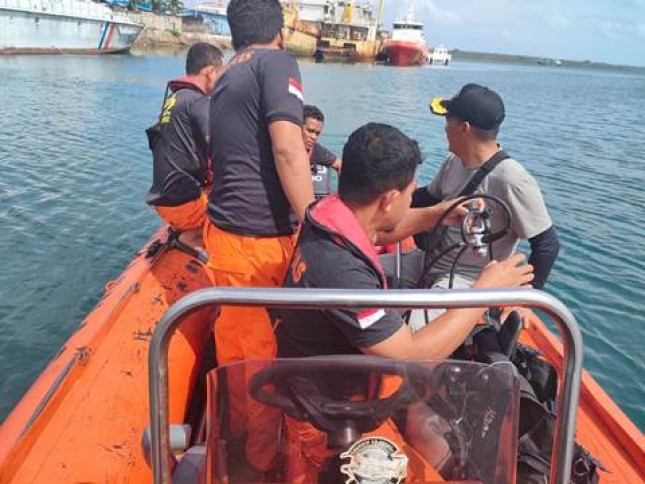 Stasiun Bakamla Tual Berhasil Evakuasi Seorang Porter Tenggelam di Pelabuhan Tual, (Foto Humas Bakamla RI)