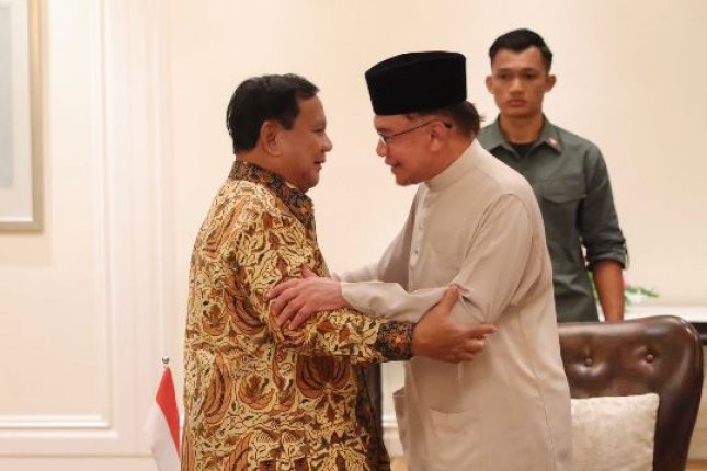 Menhan Prabowo Subianto Bertemu PM Malaysia Anwar Ibrahim, Bicara Hubungan Bilateral dan Regional