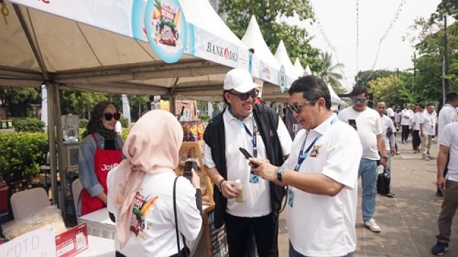 Memanfaatkan momentum gelaran balap mobil elektrik Formula-E yang diselenggarakan di Ancol, Jakarta Utara, Bank DKI turut menyelenggarakan JakOne Beach Festival di Pantai Timur Ancol pada 3-4 Juni 2023. 